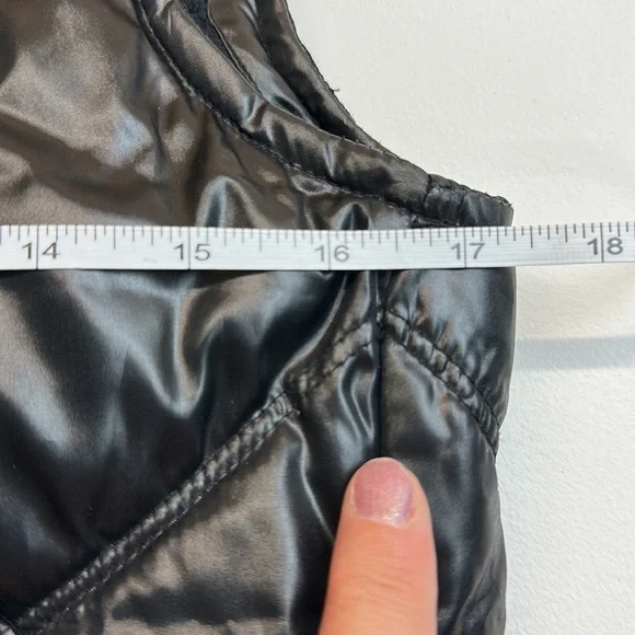 Old Navy Quilted Puffer Vest Knit Mock Turtleneck Shiny Black Size Small - Picture 10 of 10